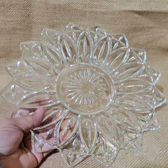 Vintage Federal Glass Flower Petal Plate, Clear Pressed Glass, - Picture 3 of 3